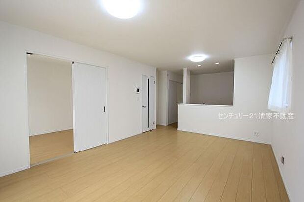 明るい日差しが入るリビング!(2025年12月撮影)