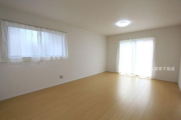 LDKは嬉しい2面採光!(2025年12月撮影)