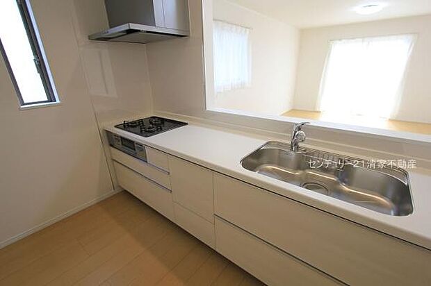 家族との会話が弾む対面式キッチン!(2025年12月撮影)