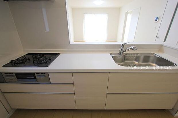 リビングを見通せるカウンターキッチン!(2025年12月撮影)