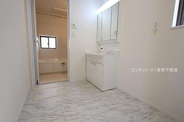 ゆとりの洗面スペースで身支度もスムーズ!(2025年12月撮影)