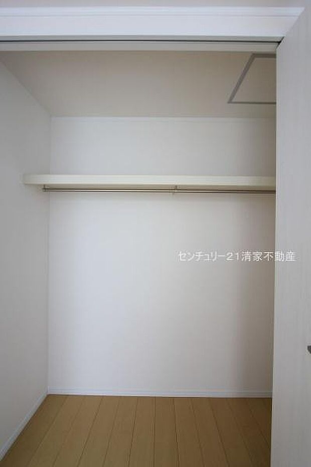 たっぷり収納のクローゼット!(2025年12月撮影)