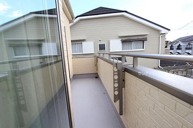 陽当たり良好な南向きバルコニー!(2025年12月撮影)