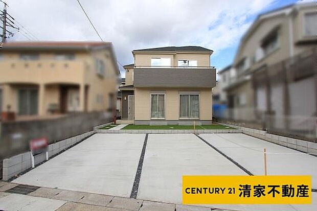 駐車スペース3台可(車種による)(2025年12月撮影)