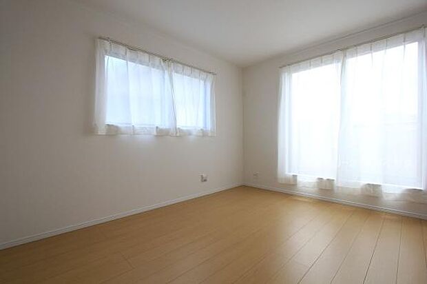 2面採光で明るい室内!(2025年12月撮影)