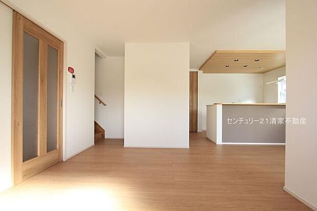 明るい日差しが入るリビング！(2025年11月撮影)