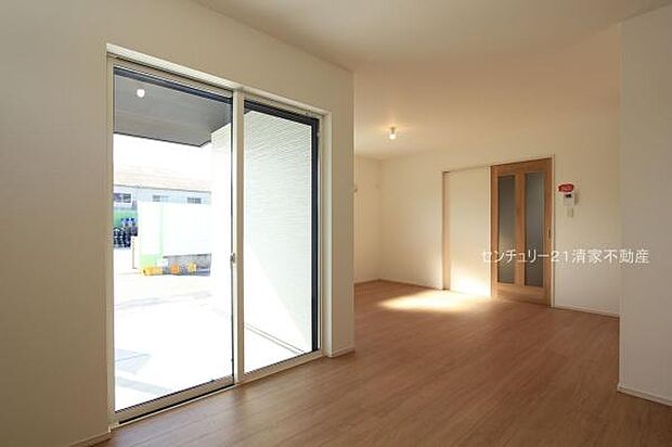 家族が自然と集まるゆとりのリビング(2025年11月撮影)