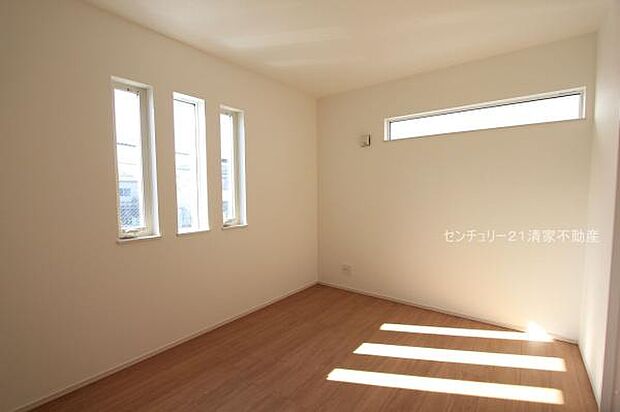 陽光ふりそそぐ明るい室内！(2025年11月撮影)