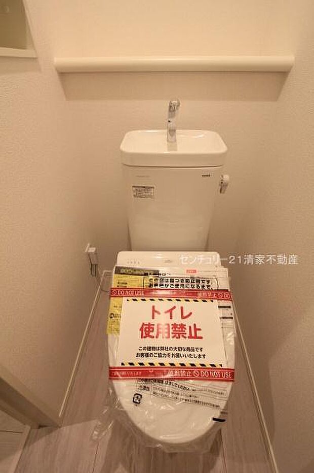 白を基調とした、清潔感のある水廻りです。(2025年11月撮影)