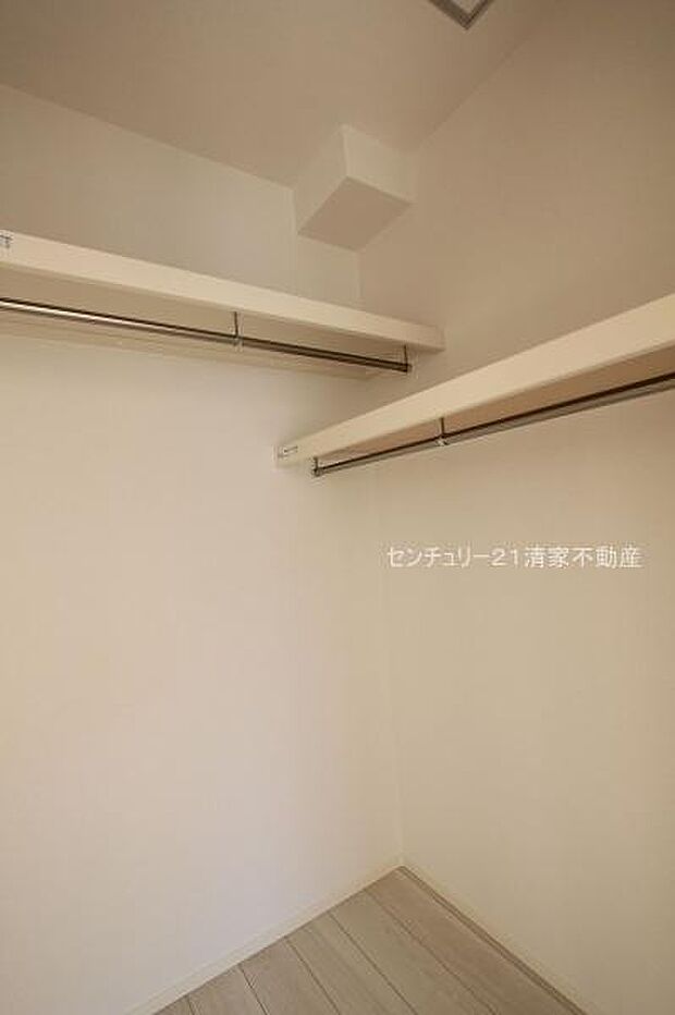 たっぷり収納のウォークインクローゼット!(2025年11月撮影)
