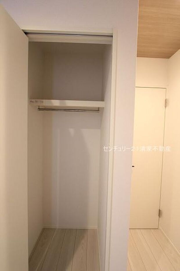 たっぷり収納のクローゼット!(2025年11月撮影)