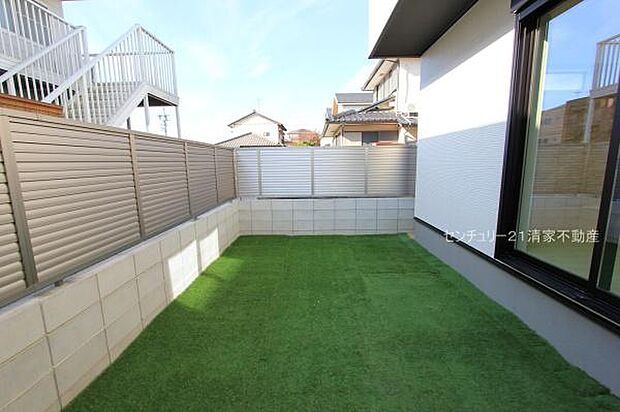 お子様も嬉しいお庭付き!(2025年11月撮影)