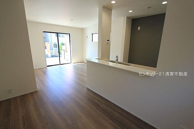 明るい日差しが入るリビング！(2025年09月撮影)