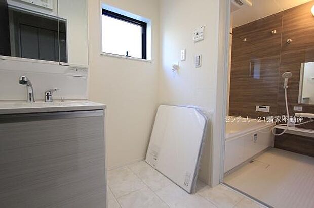 ゆとりの洗面スペースで身支度もスムーズ！(2025年09月撮影)