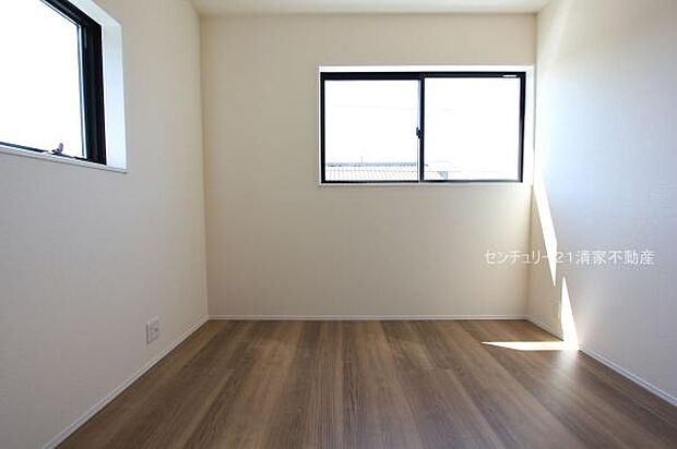 2面採光で明るい室内！(2025年09月撮影)