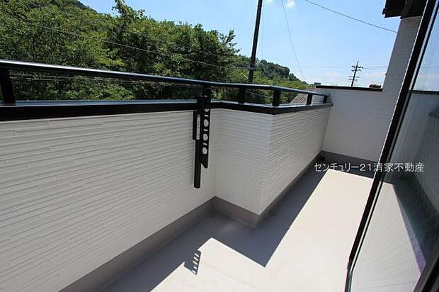 陽当たり良好な南向きバルコニー！(2025年08月撮影)