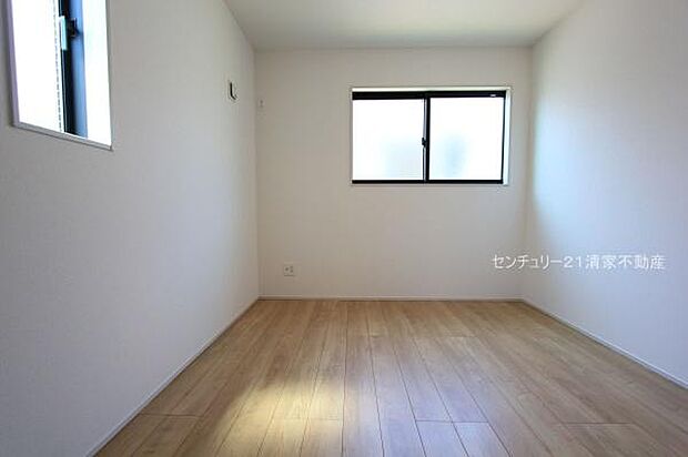 陽光ふりそそぐ明るい室内！(2025年08月撮影)