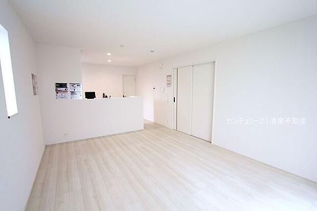 1号棟:ご家族みんながゆったり寛げるリビング(2025年11月撮影)