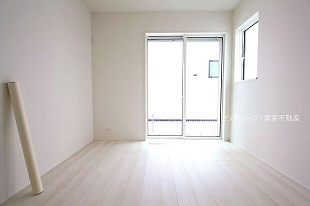 1号棟:2面採光で明るい室内!(2025年11月撮影)