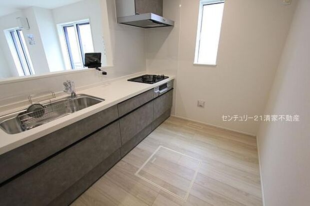 2号棟：家族との会話が弾む対面式キッチン！(2025年11月撮影)