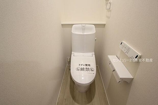 2号棟：白を基調とした、清潔感のある水廻りです。(2025年11月撮影)