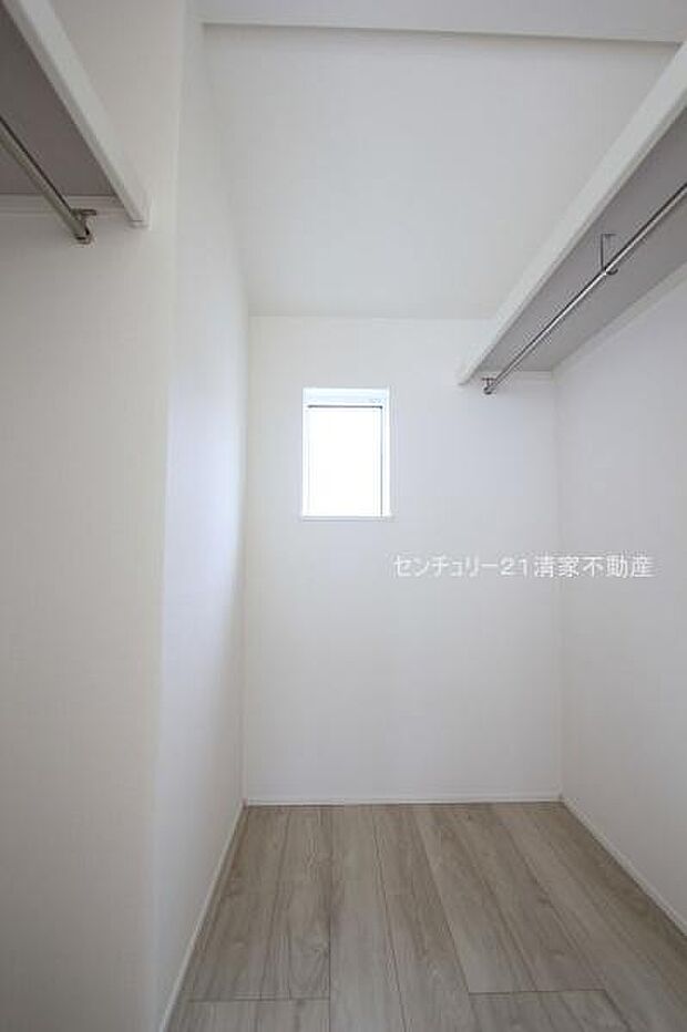 2号棟：衣類も小物もスッキリ収納(2025年11月撮影)
