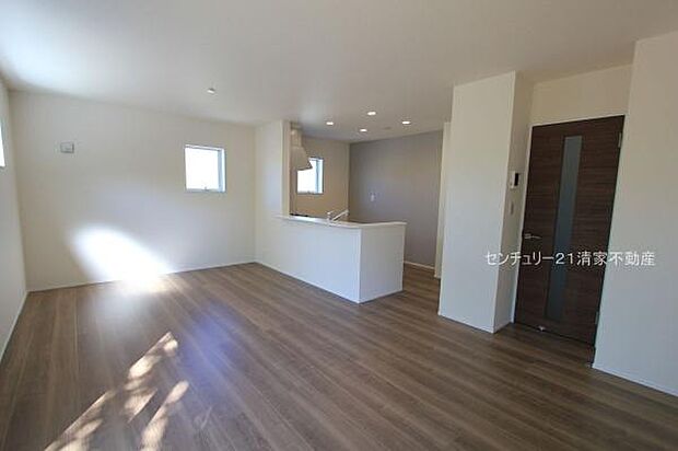 1号棟:家族が自然と集まるゆとりのリビング(2025年10月撮影)