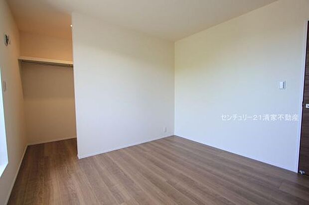 1号棟:収納便利なウォークインクローゼットあり!(2025年10月撮影)