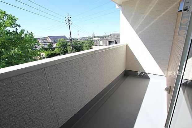 1号棟:陽当たり良好な南向きバルコニー!(2025年10月撮影)