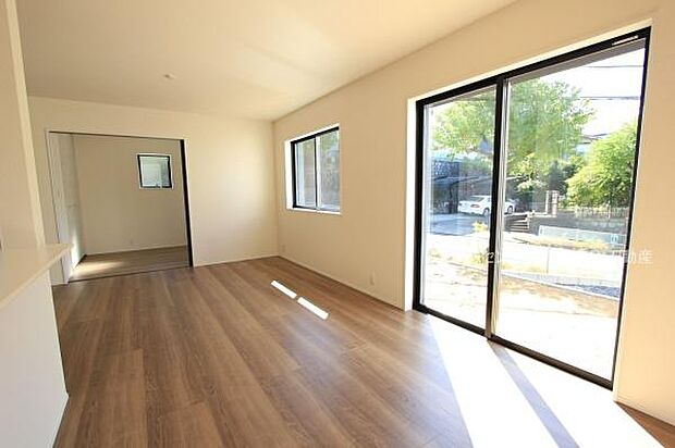 2号棟：光あふれる心地よいリビング空間(2025年10月撮影)