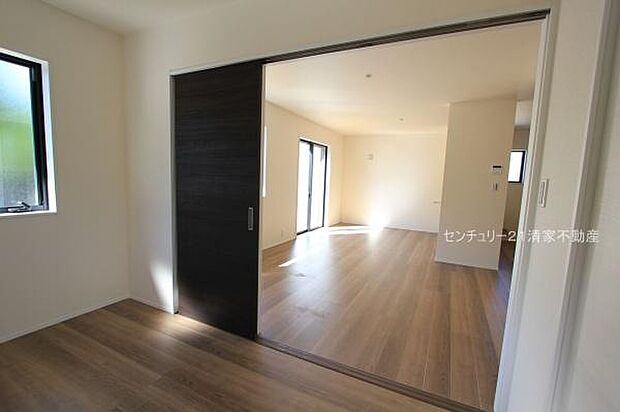 2号棟：子供部屋にも嬉しい全居室収納スペース(2025年10月撮影)