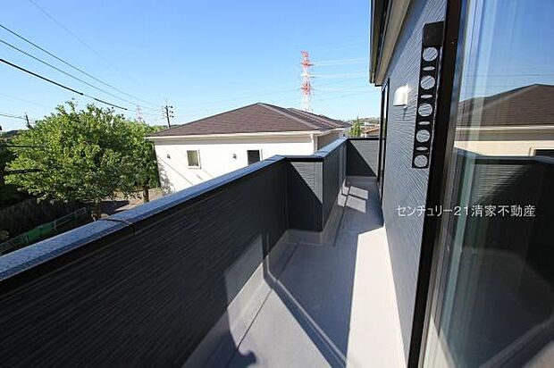 2号棟：陽当たり良好な南向きバルコニー！(2025年10月撮影)