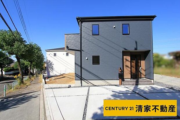 2号棟：駐車スペース2台分あり!(2025年10月撮影)