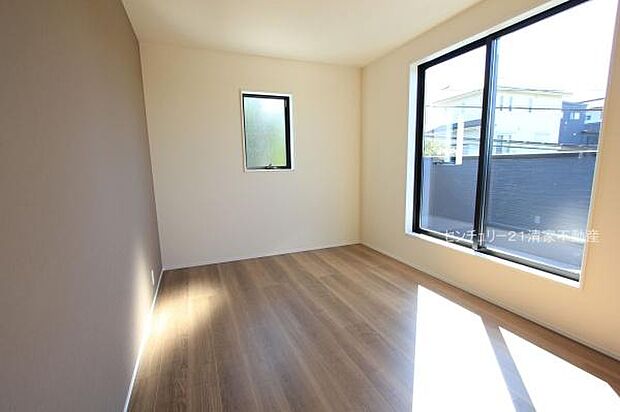 2号棟：お洒落なアクセントクロス！(2025年10月撮影)