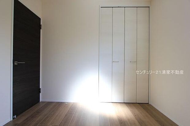 2号棟：季節物もすっきり収納できるクローゼット！(2025年10月撮影)