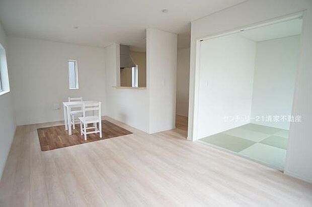 2号棟：ご家族みんながゆったり寛げるリビング(2025年10月撮影)