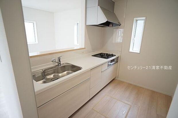 2号棟：家族との会話が弾む対面式キッチン！(2025年10月撮影)