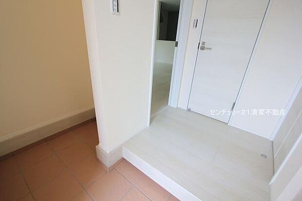 1号棟：ベビーカーも収納できる土間収納！(2025年09月撮影)