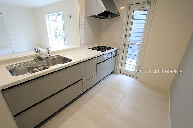 1号棟：ゴミ捨てラクラク、勝手口のあるキッチン！(2025年09月撮影)