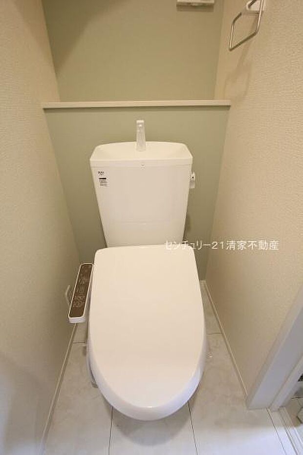 1号棟：白を基調とした、清潔感のある水廻りです。(2025年09月撮影)