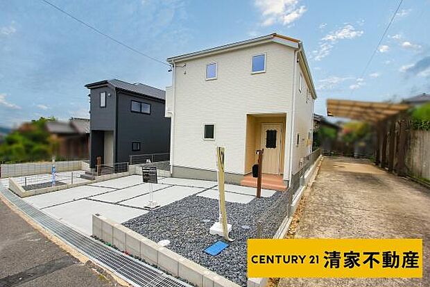 1号棟：駐車スペース2台分あり!(2025年09月撮影)