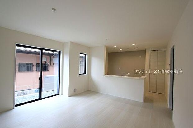 2号棟：ご家族みんながゆったり寛げるリビング(2025年09月撮影)