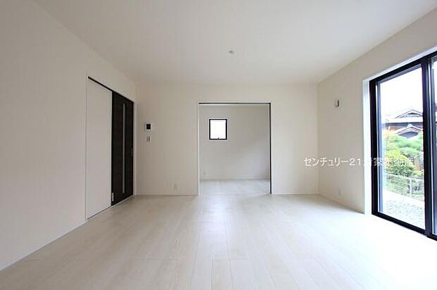 2号棟：ご家族みんながゆったり寛げるリビング(2025年09月撮影)