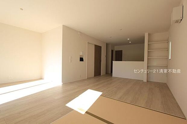 1号棟：光あふれる心地よいリビング空間(2025年11月撮影)