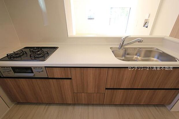 1号棟：家族との会話が弾む対面式キッチン！(2025年11月撮影)