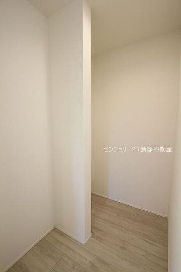 1号棟：キッチンまわりを整理整頓できるパントリー(2025年11月撮影)