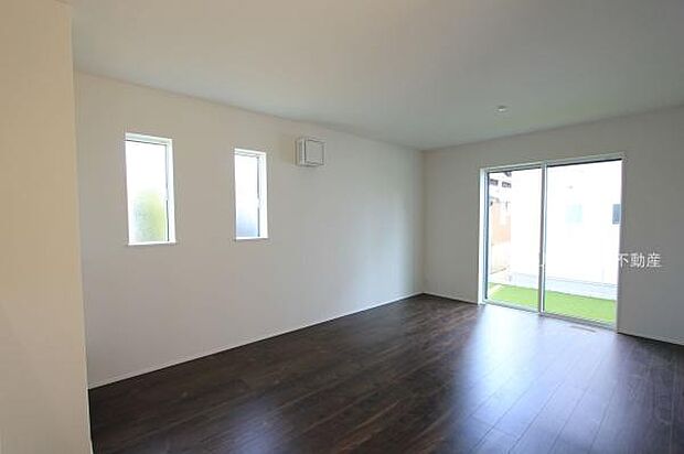 2号棟：明るい日差しが入るリビング！(2025年11月撮影)