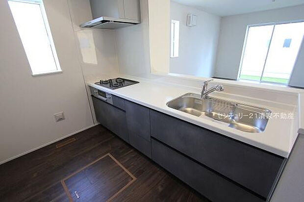 2号棟：家族との会話が弾む対面式キッチン！(2025年11月撮影)