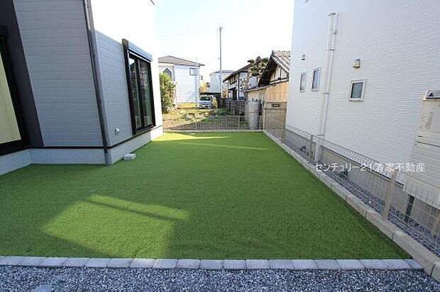 2号棟：お子様も嬉しいお庭付き！(2025年11月撮影)