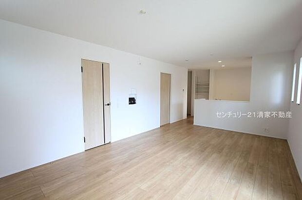 3号棟:明るい日差しが入るリビング!(2025年11月撮影)